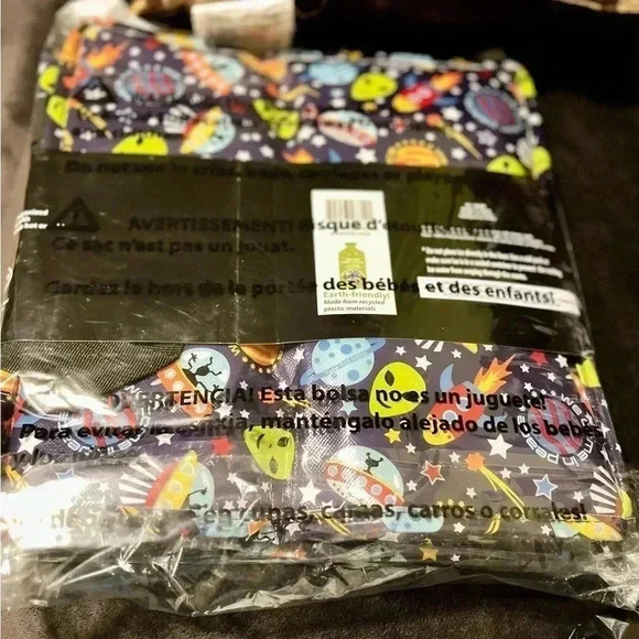 🆕 Happy Shopper Insulated Tote
ALIENS We Come in Peace Happy Shopper - Picture 3 of 6